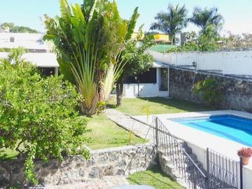 OPORTUNIDAD vendo casa sola en Priv. 3 Rec  gran alberca bw independiente