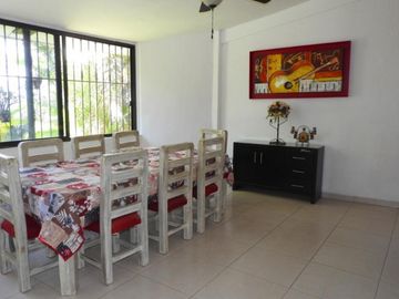OPORTUNIDAD vendo casa sola en Priv. 3 Rec  gran alberca bw independiente