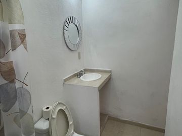 OPORTUNIDAD vendo casa sola en Priv. 3 Rec  gran alberca bw independiente