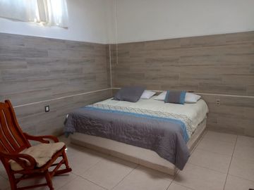 OPORTUNIDAD vendo casa sola en Priv. 3 Rec  gran alberca bw independiente