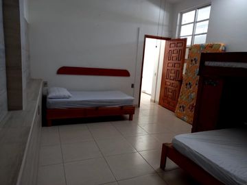 OPORTUNIDAD vendo casa sola en Priv. 3 Rec  gran alberca bw independiente