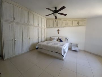 OPORTUNIDAD vendo casa sola en Priv. 3 Rec  gran alberca bw independiente