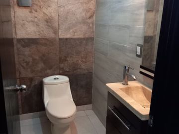 OPORTUNIDAD vendo casa sola en Priv. 3 Rec  gran alberca bw independiente