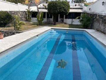 OPORTUNIDAD vendo casa sola en Priv. 3 Rec  gran alberca bw independiente