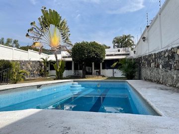 OPORTUNIDAD vendo casa sola en Priv. 3 Rec  gran alberca bw independiente