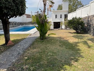 OPORTUNIDAD vendo casa sola en Priv. 3 Rec  gran alberca bw independiente