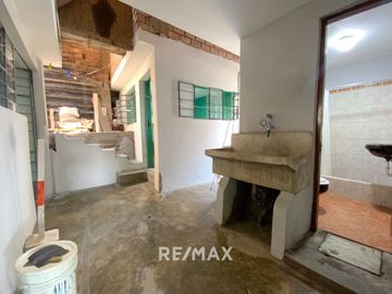Se Vende Casa De 3 Pisos En San Juan De Miraflores