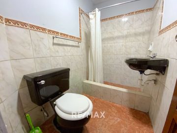 Se Vende Casa De 3 Pisos En San Juan De Miraflores
