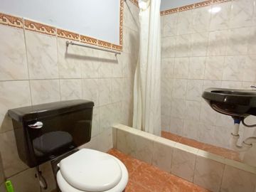 Se Vende Casa De 3 Pisos En San Juan De Miraflores