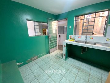 Se Vende Casa De 3 Pisos En San Juan De Miraflores