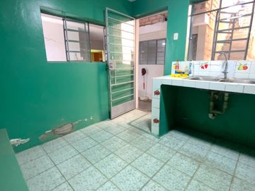 Se Vende Casa De 3 Pisos En San Juan De Miraflores