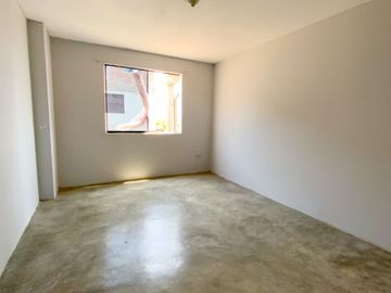 Se Vende Casa De 3 Pisos En San Juan De Miraflores