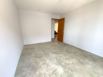 Se Vende Casa De 3 Pisos En San Juan De Miraflores