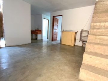 Se Vende Casa De 3 Pisos En San Juan De Miraflores