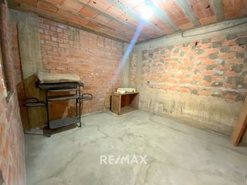 Se Vende Casa De 3 Pisos En San Juan De Miraflores