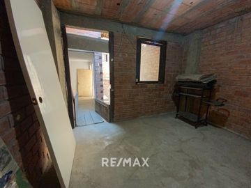 Se Vende Casa De 3 Pisos En San Juan De Miraflores
