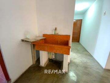 Se Vende Casa De 3 Pisos En San Juan De Miraflores