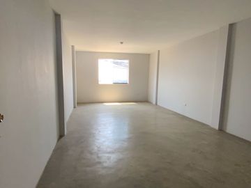 Se Vende Casa De 3 Pisos En San Juan De Miraflores
