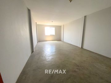 Se Vende Casa De 3 Pisos En San Juan De Miraflores