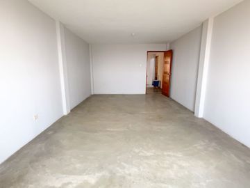 Se Vende Casa De 3 Pisos En San Juan De Miraflores