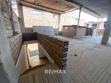 Se Vende Casa De 3 Pisos En San Juan De Miraflores