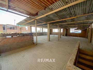 Se Vende Casa De 3 Pisos En San Juan De Miraflores