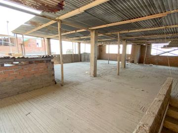Se Vende Casa De 3 Pisos En San Juan De Miraflores