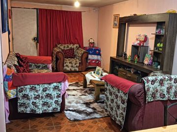 CASA EN COMUNA DE RENCA PASAJE CLIO A PASOS DE AUTOPISTA Y CUADRAS NUEVA LINEA 7 METRO