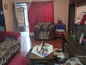 CASA EN COMUNA DE RENCA PASAJE CLIO A PASOS DE AUTOPISTA Y CUADRAS NUEVA LINEA 7 METRO