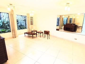 VENDO, Lindo Dpto. de 136 m2, 3 dorm., Primer Piso en Calle Don Diego de Día 471, Surco.