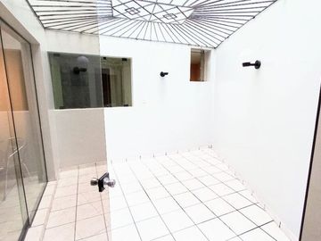 VENDO, Lindo Dpto. de 136 m2, 3 dorm., Primer Piso en Calle Don Diego de Día 471, Surco.