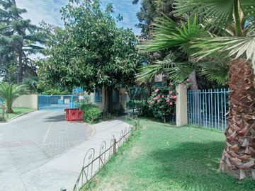 HERMOSO DEPARTAMENTO CON ESTACIONAMIENTO EN CONDOMINIO LA FUENTE, QUILICURA.