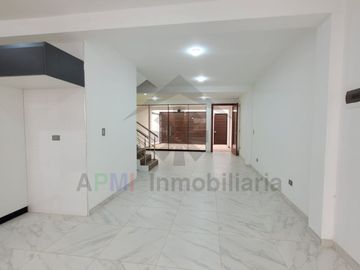 VENTA DE CASA MODERNA EN URBANIZACIÓN LOS SAUCES Y FRENTE A PARQUE