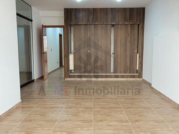 VENTA DE CASA MODERNA EN URBANIZACIÓN LOS SAUCES Y FRENTE A PARQUE