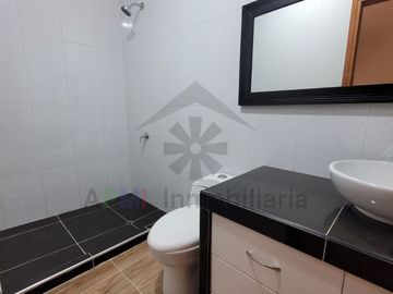 VENTA DE CASA MODERNA EN URBANIZACIÓN LOS SAUCES Y FRENTE A PARQUE