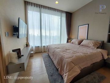 Sensible and unique interior. Splendid city view from the top location of Asoke Bangkok. Big 1Bedroom unit and super high floor for rent in Esse Asoke
