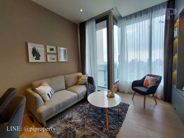 Sensible and unique interior. Splendid city view from the top location of Asoke Bangkok. Big 1Bedroom unit and super high floor for rent in Esse Asoke