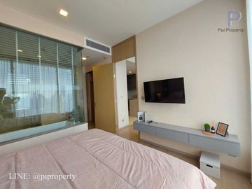 Sensible and unique interior. Splendid city view from the top location of Asoke Bangkok. Big 1Bedroom unit and super high floor for rent in Esse Asoke