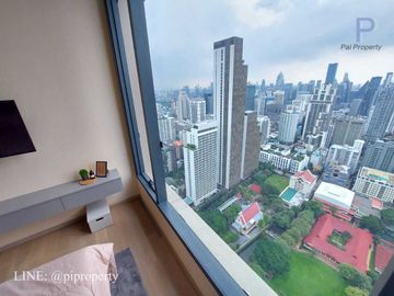 Sensible and unique interior. Splendid city view from the top location of Asoke Bangkok. Big 1Bedroom unit and super high floor for rent in Esse Asoke