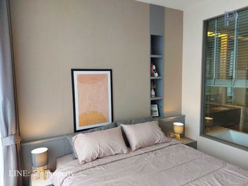 Sensible and unique interior. Splendid city view from the top location of Asoke Bangkok. Big 1Bedroom unit and super high floor for rent in Esse Asoke