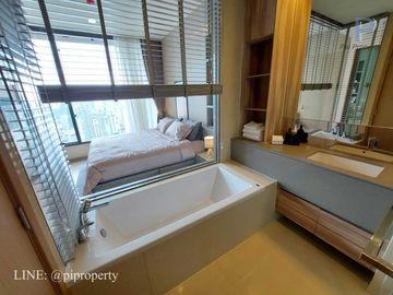 Sensible and unique interior. Splendid city view from the top location of Asoke Bangkok. Big 1Bedroom unit and super high floor for rent in Esse Asoke