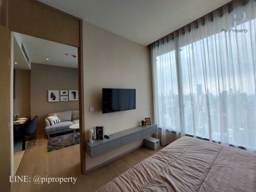 Sensible and unique interior. Splendid city view from the top location of Asoke Bangkok. Big 1Bedroom unit and super high floor for rent in Esse Asoke