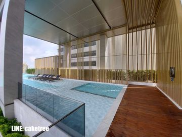 Sensible and unique interior. Splendid city view from the top location of Asoke Bangkok. Big 1Bedroom unit and super high floor for rent in Esse Asoke