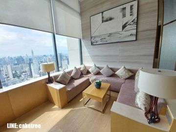 Sensible and unique interior. Splendid city view from the top location of Asoke Bangkok. Big 1Bedroom unit and super high floor for rent in Esse Asoke