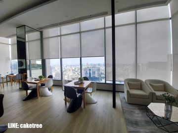 Sensible and unique interior. Splendid city view from the top location of Asoke Bangkok. Big 1Bedroom unit and super high floor for rent in Esse Asoke