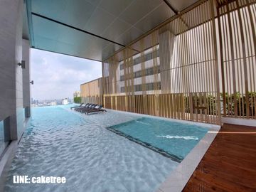 Sensible and unique interior. Splendid city view from the top location of Asoke Bangkok. Big 1Bedroom unit and super high floor for rent in Esse Asoke