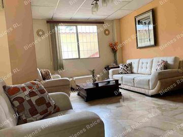 CASA EN VENTA CIUDADELA VERNAZA NORTE, SECTOR MALL DEL SOL, NORTE DE GUAYAQUIL