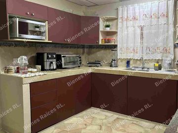 CASA EN VENTA CIUDADELA VERNAZA NORTE, SECTOR MALL DEL SOL, NORTE DE GUAYAQUIL