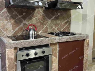 CASA EN VENTA CIUDADELA VERNAZA NORTE, SECTOR MALL DEL SOL, NORTE DE GUAYAQUIL