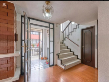 SE VENDE CASA DENTRO DE CONJUNTO – SECTOR LA JIPIJAPA A 2 CUADRA DE LA ESTACIÓN DEL METRO – NORTE DE QUITO